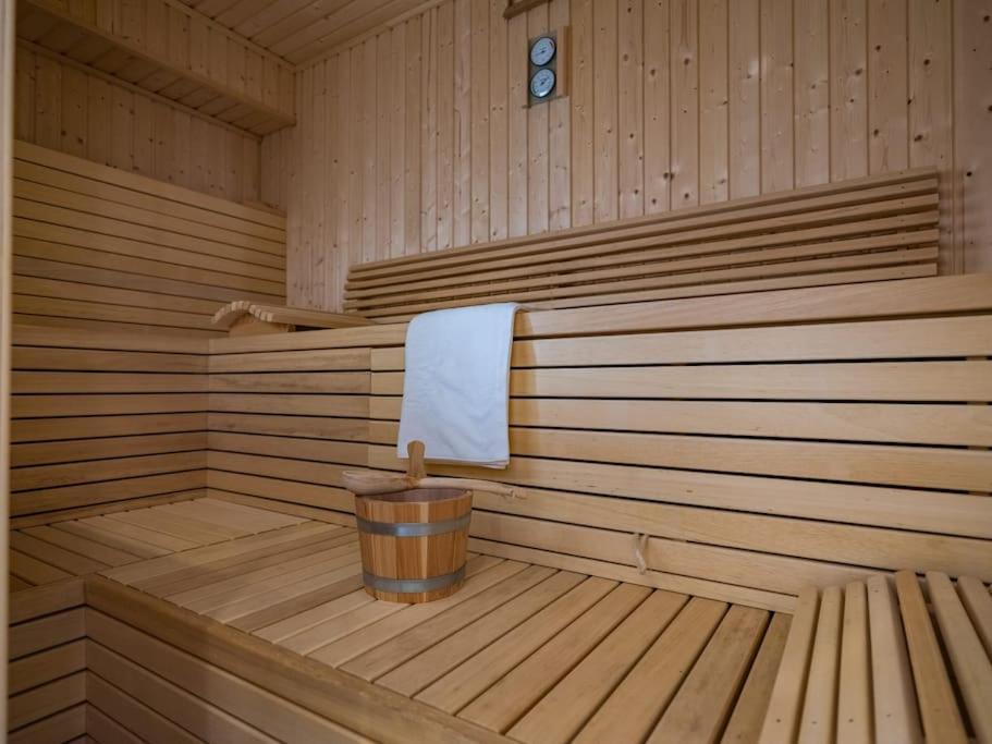 5 Sterne-Ferienhaus Eisvogel Am See Mit Sauna Und Kamin Krakow am See Exterior foto